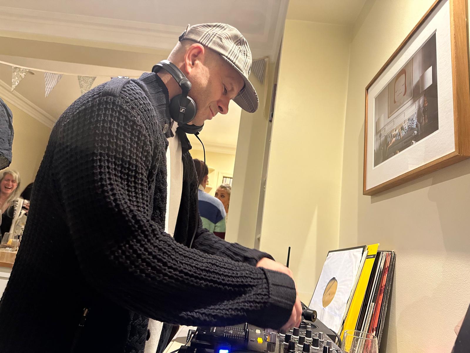 Eran Thomson DJ